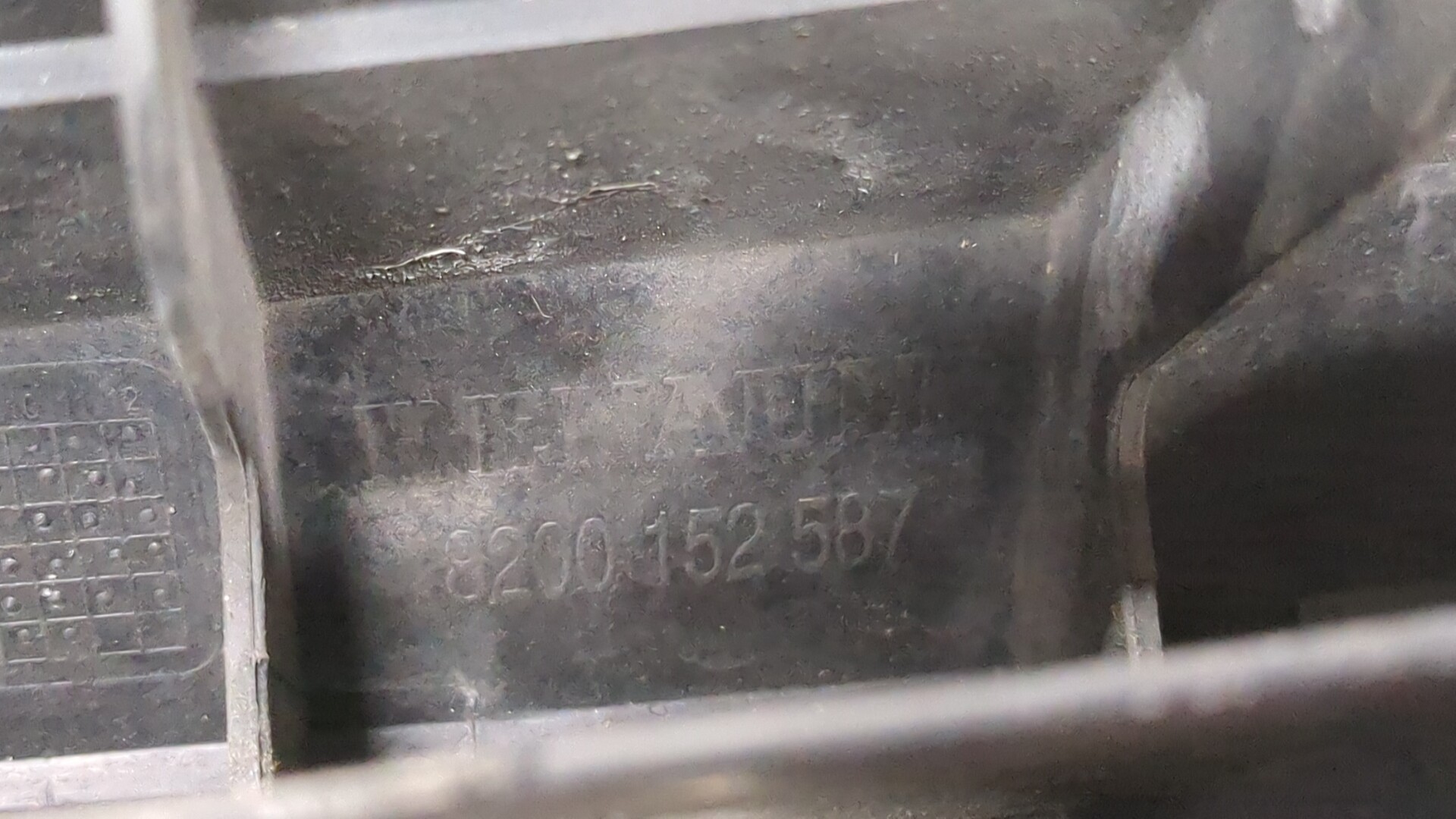 Кронштейн переднего бампера