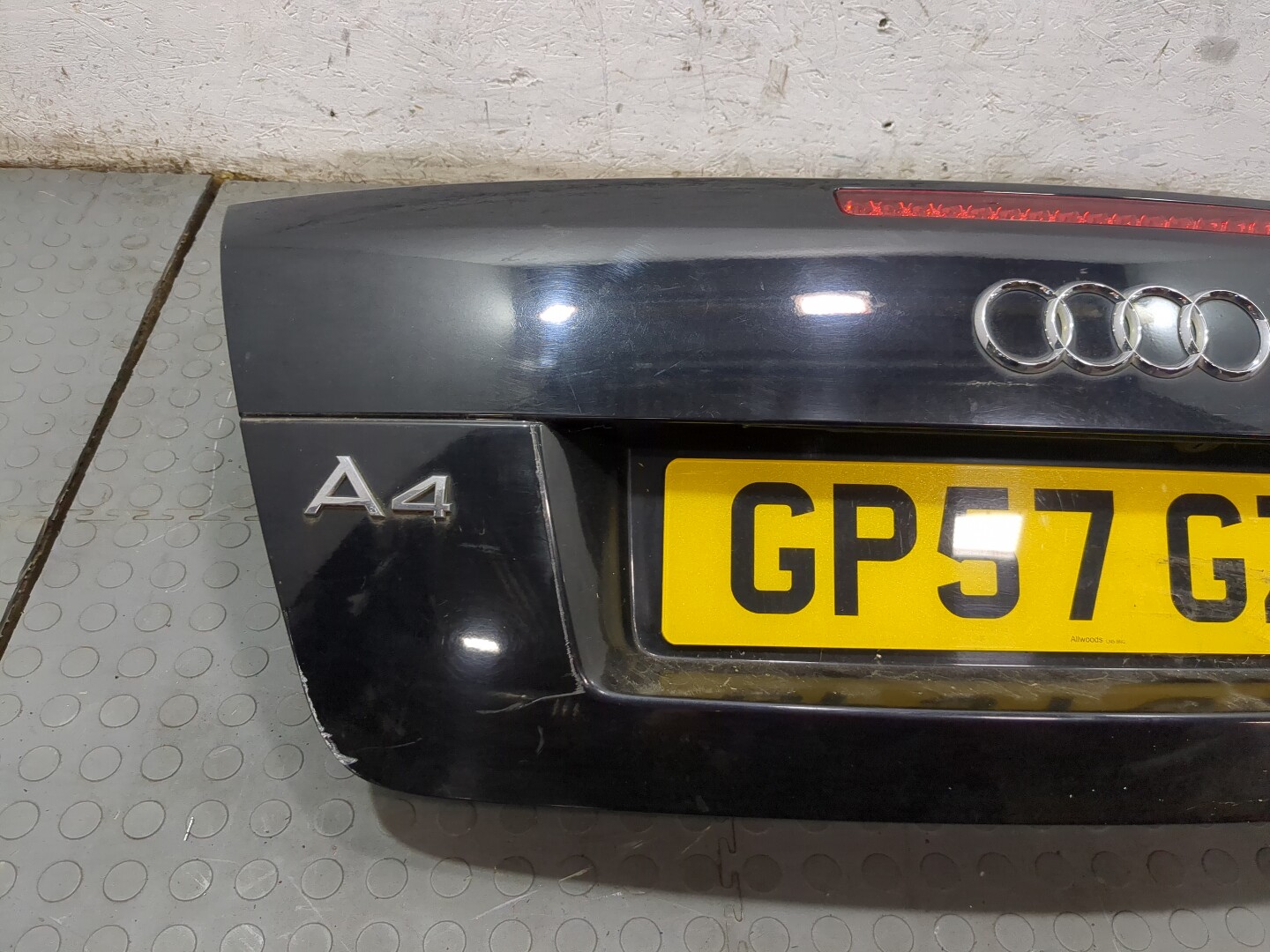 Дверь багажника