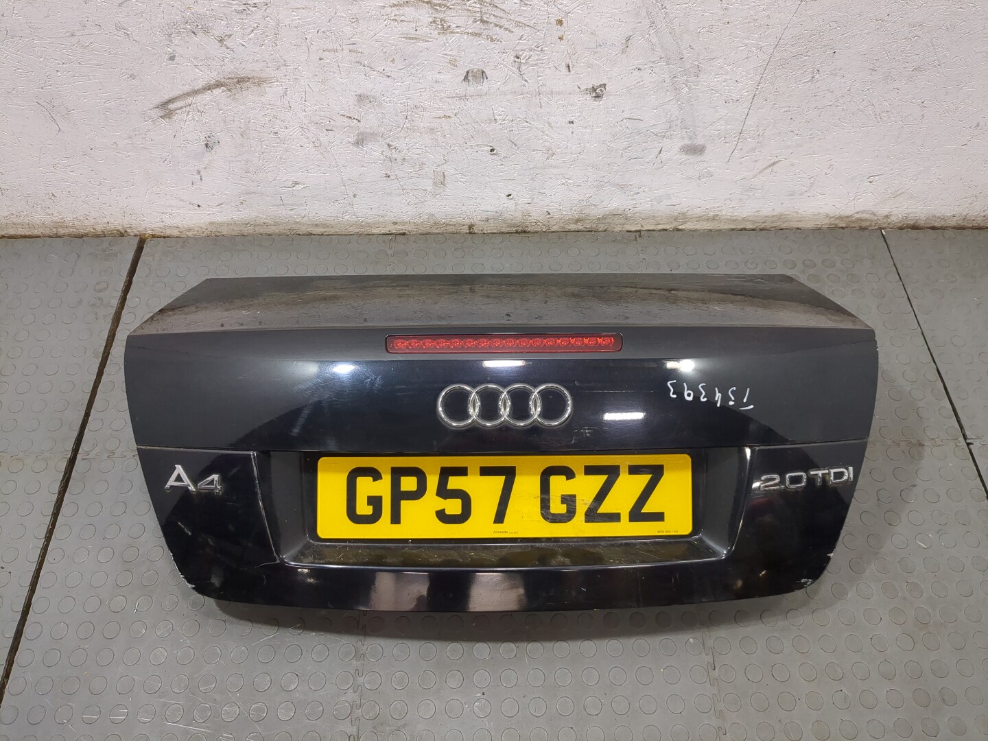 Дверь багажника