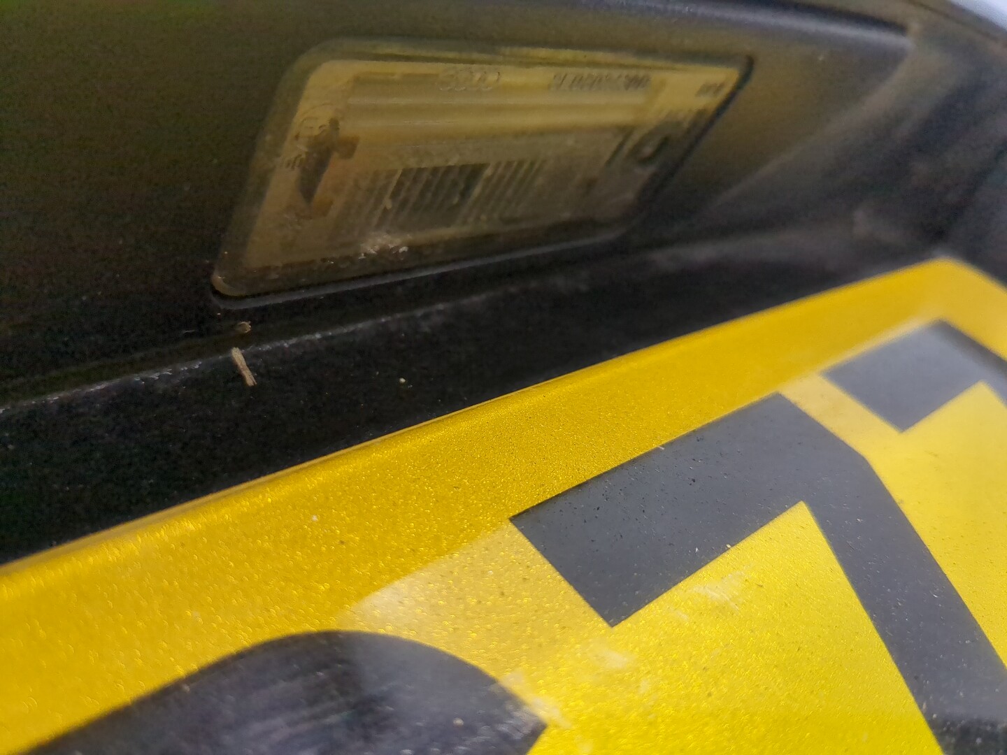 Дверь багажника