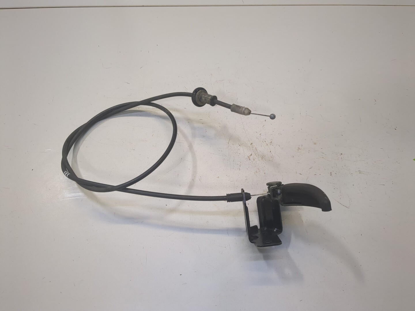 Ручка открывания капота