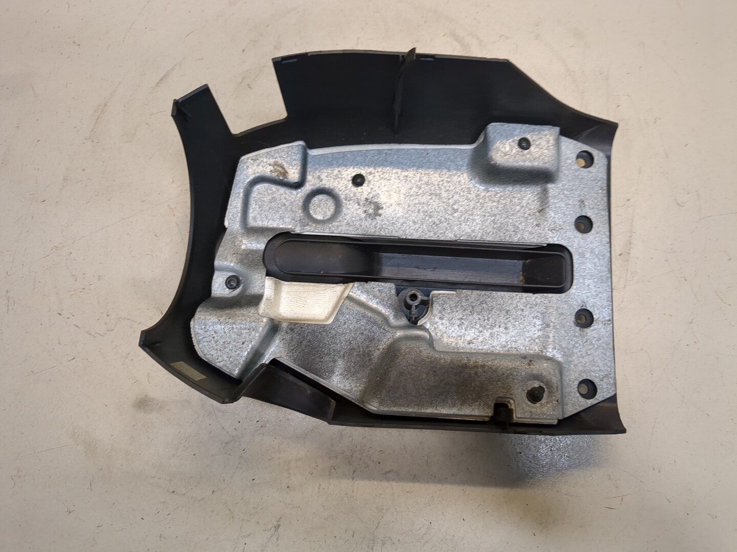 Кожух рулевой колонки