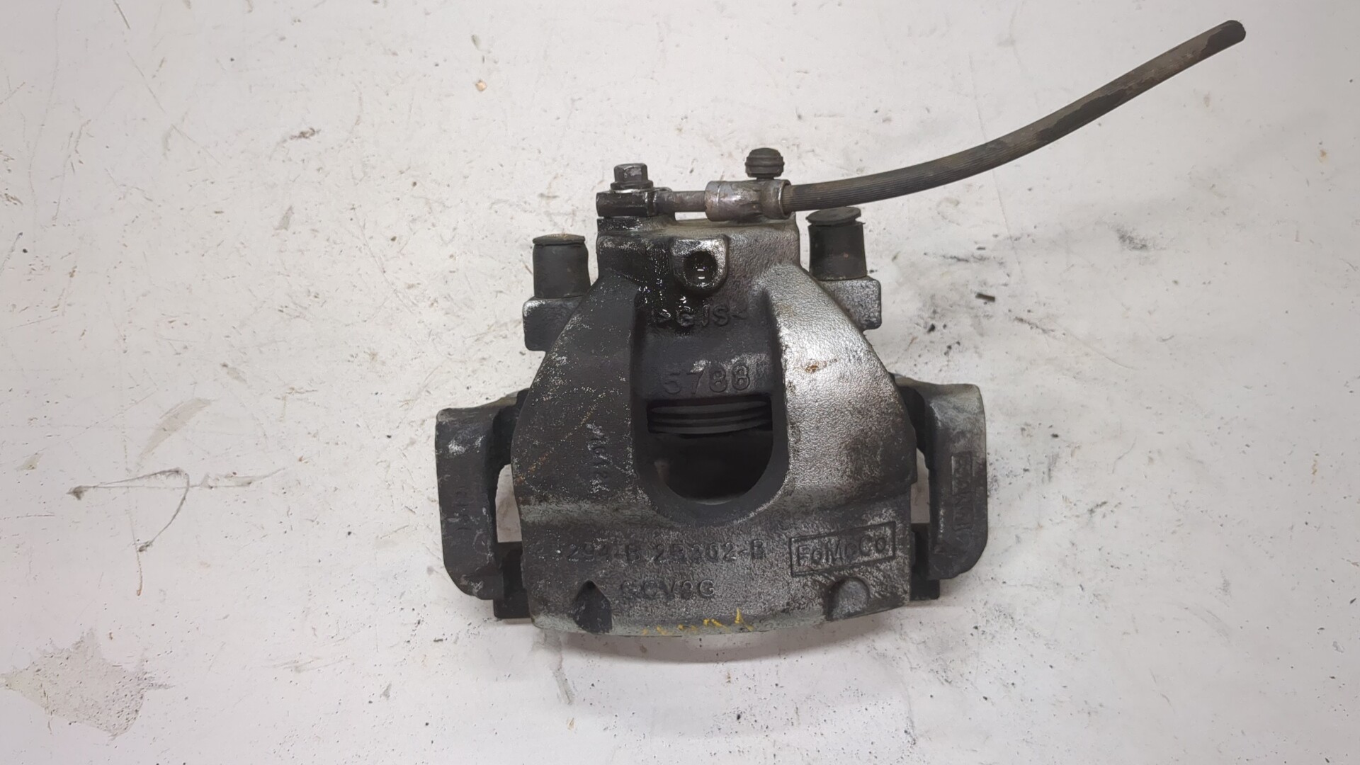 Суппорт передний левый