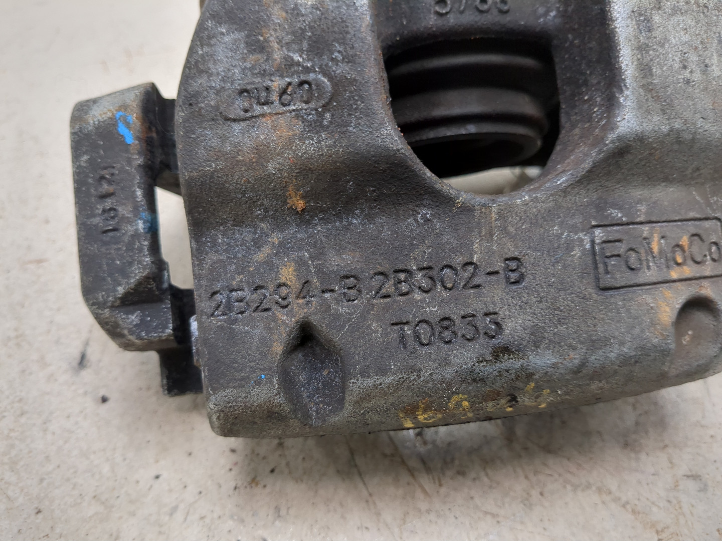 Суппорт передний левый