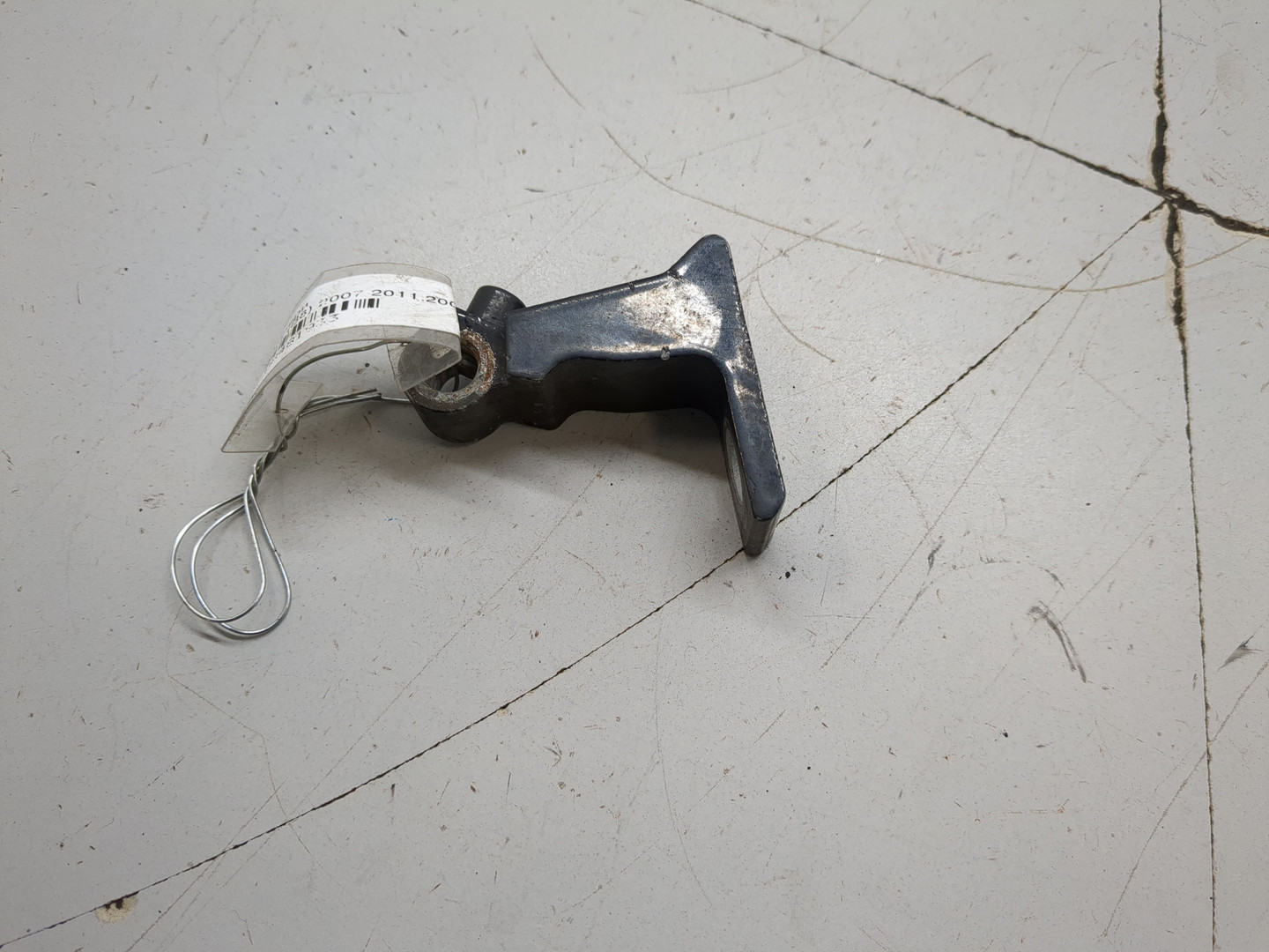 Петля двери