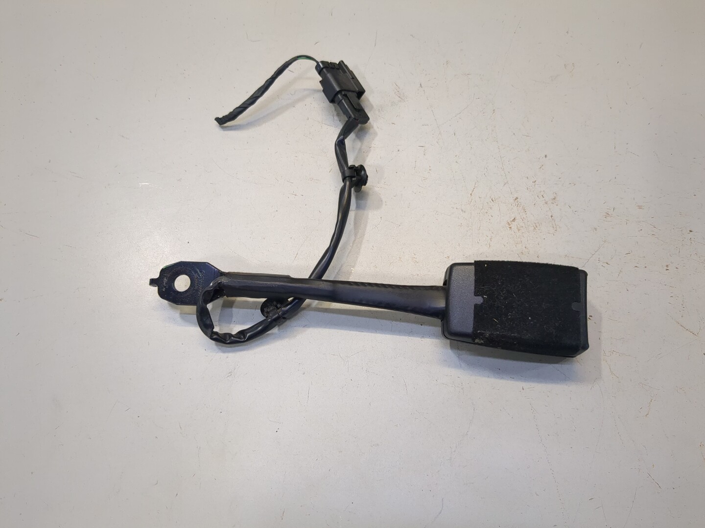 Ответная часть ремня безопасности