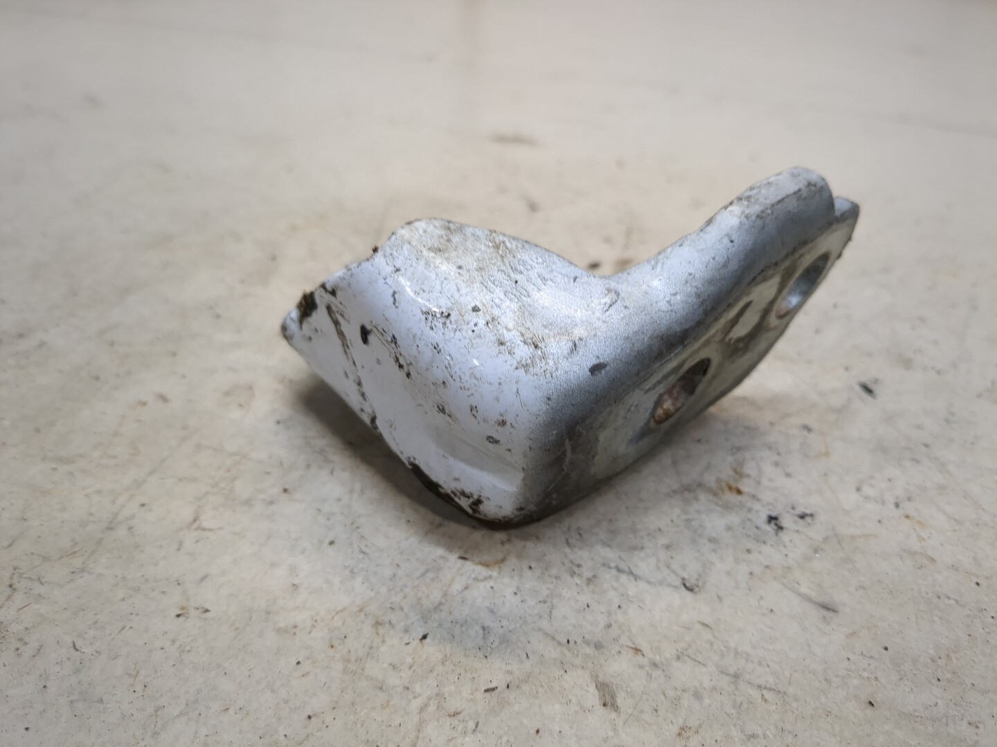 Петля двери