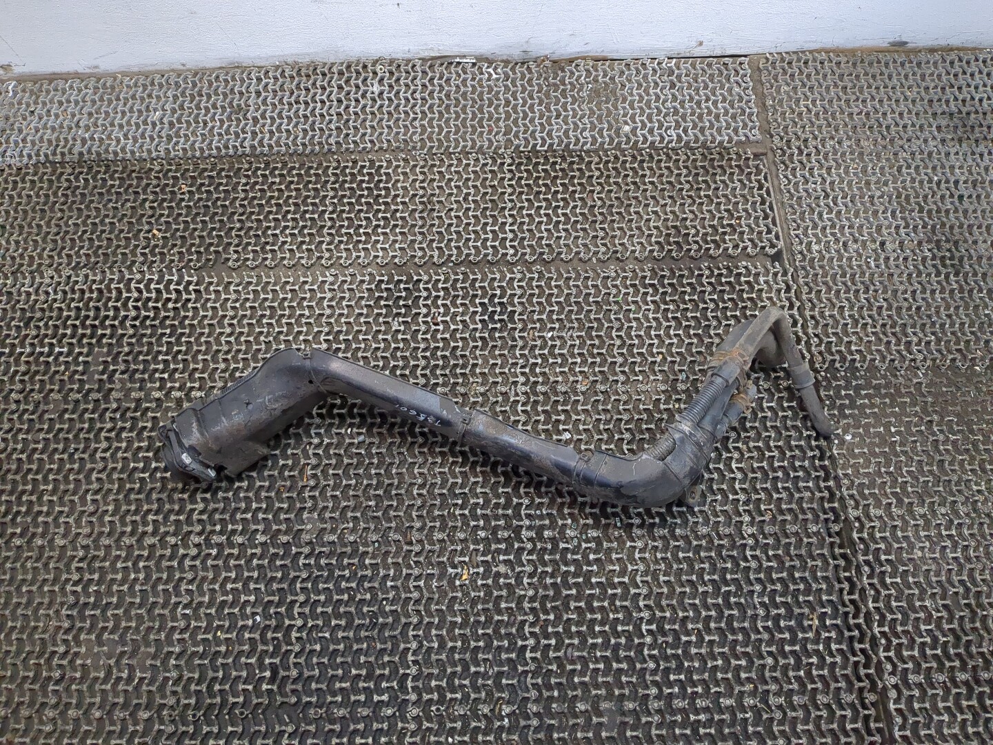 Горловина топливного бака