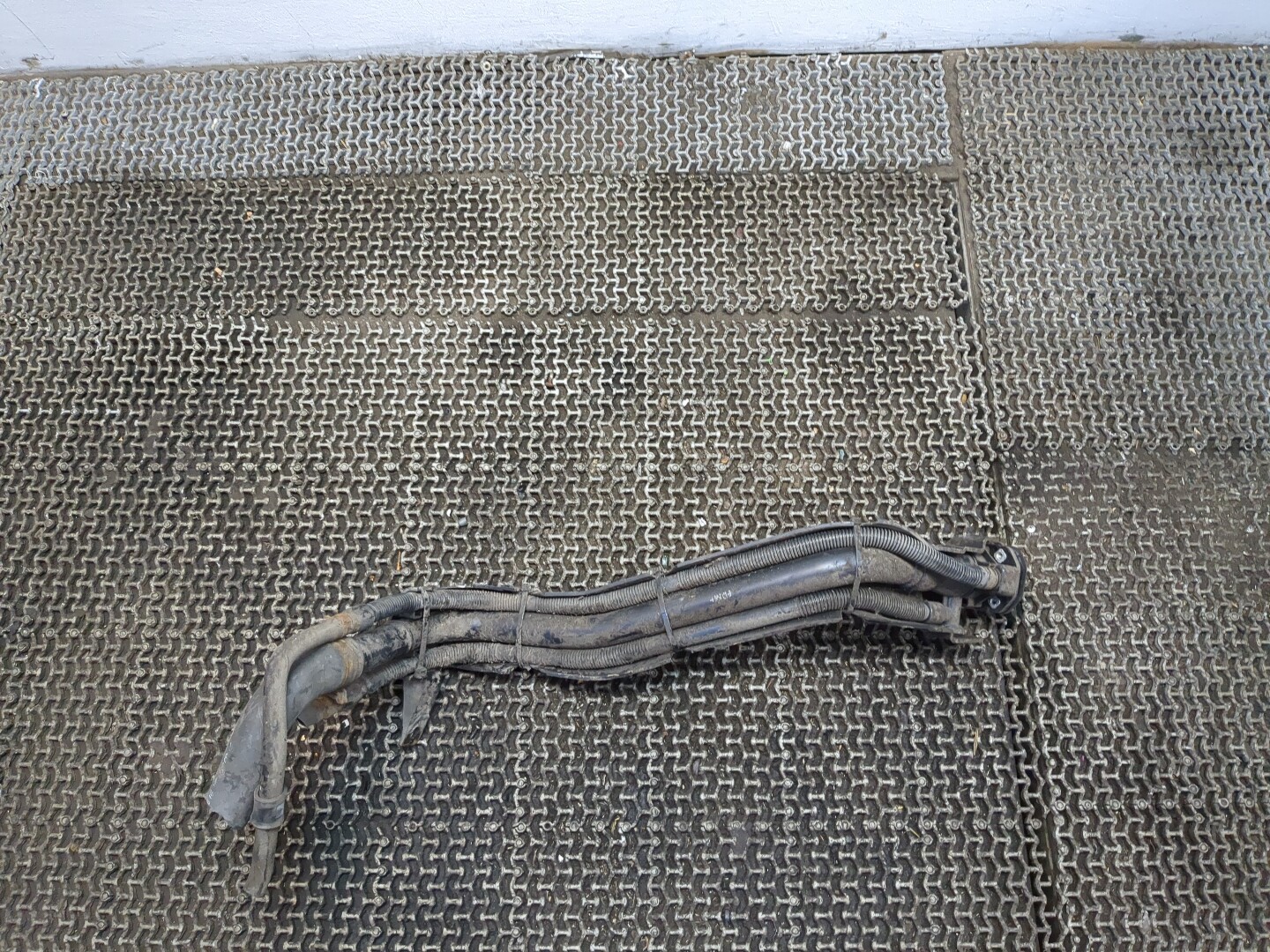 Горловина топливного бака