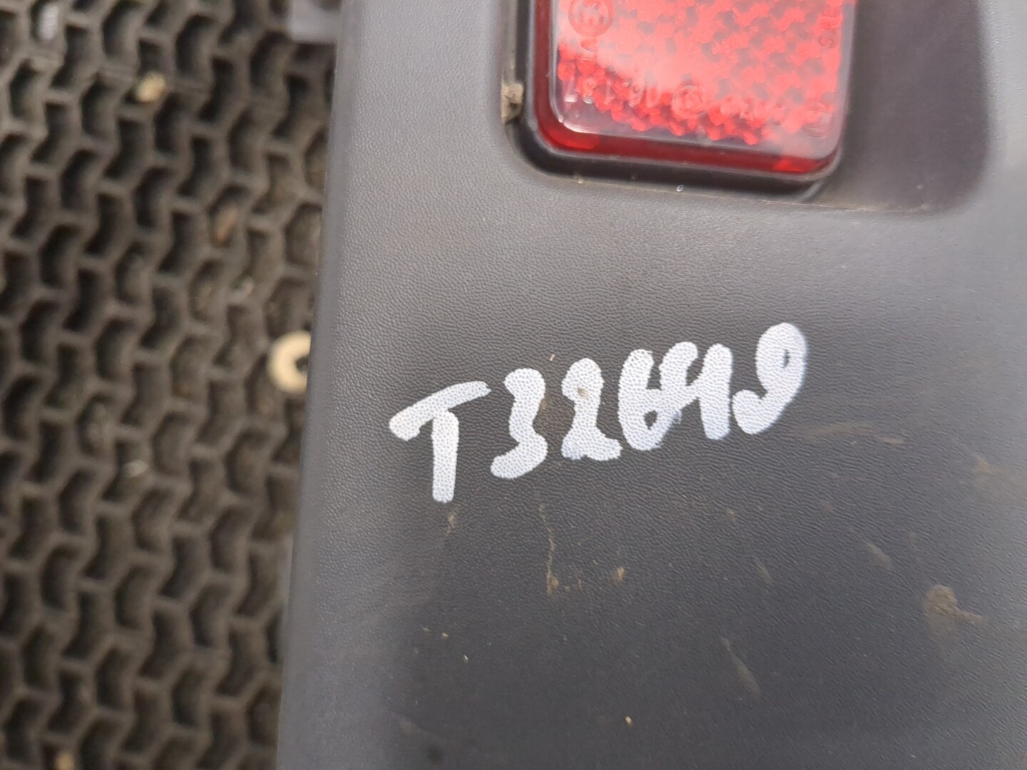 Накладка заднего бампера левая