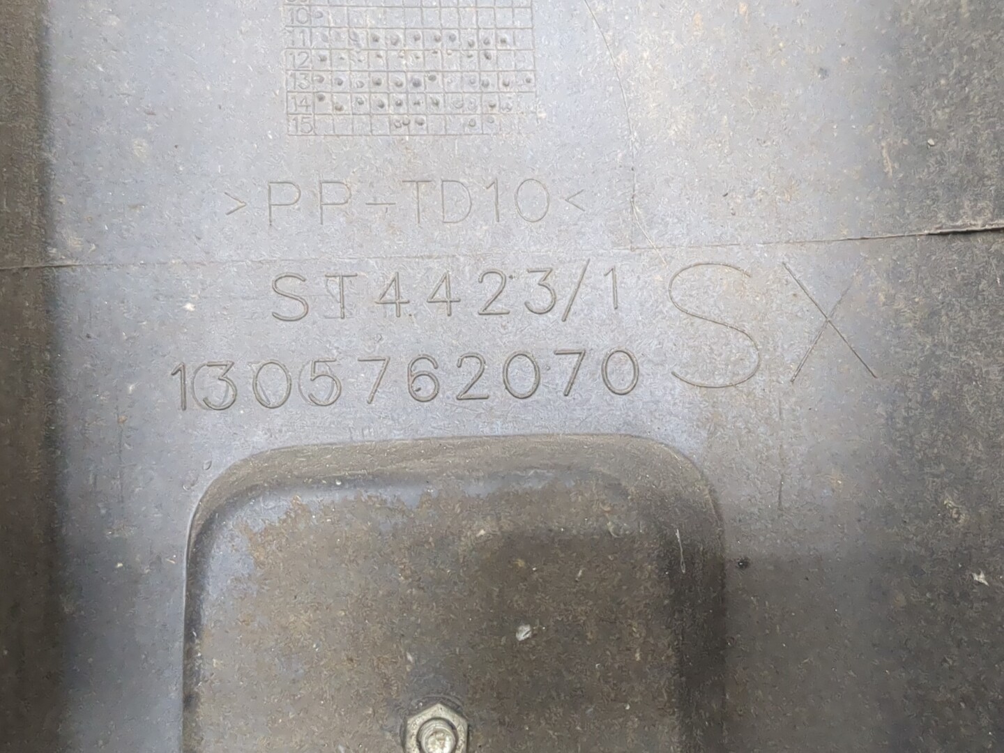 Накладка заднего бампера левая