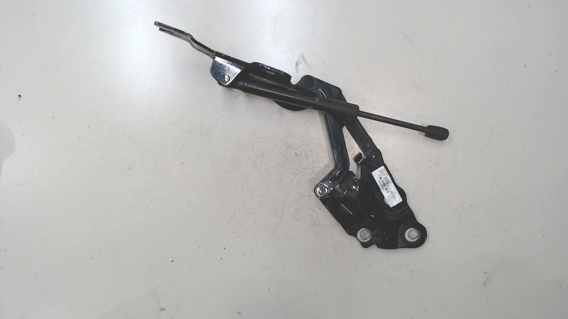 Петля капота правая