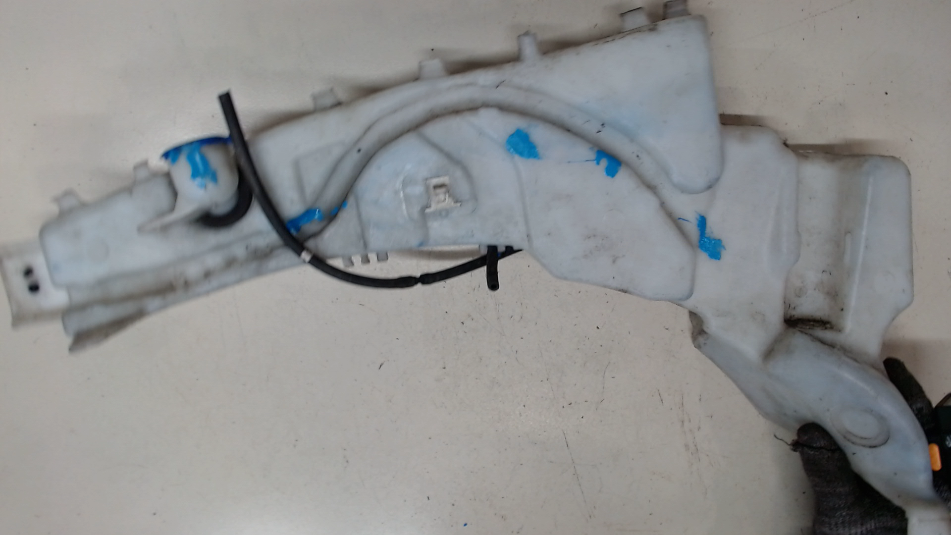 Бачок омывателя лобового стекла