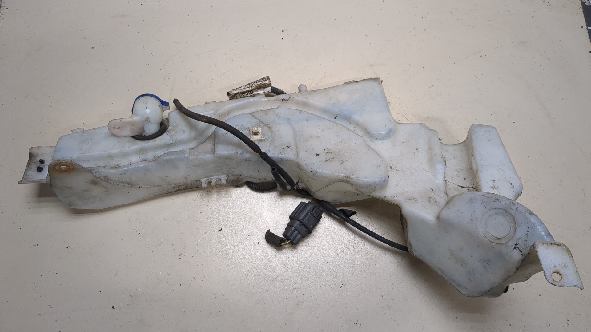 Бачок омывателя лобового стекла