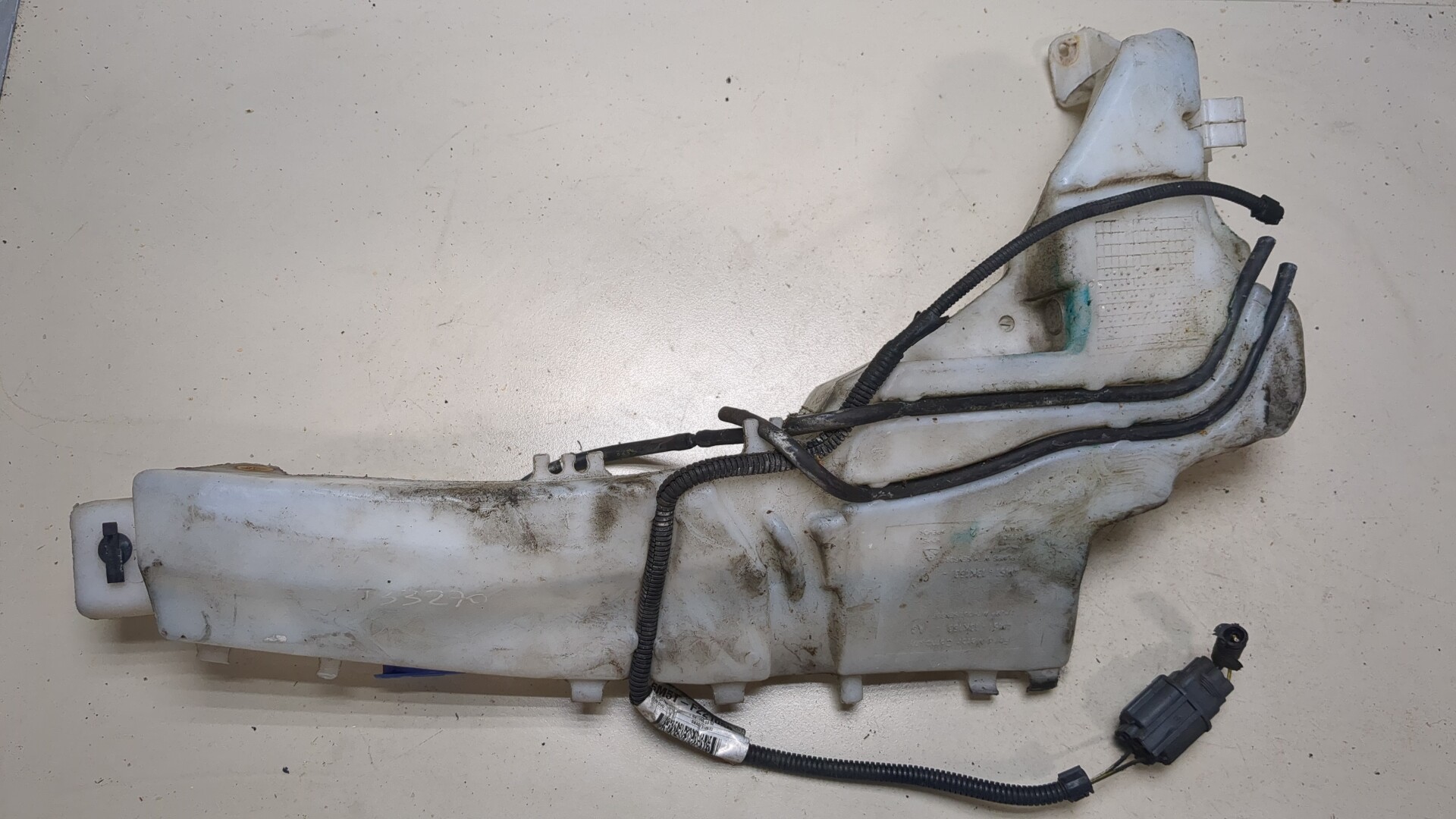 Бачок омывателя лобового стекла