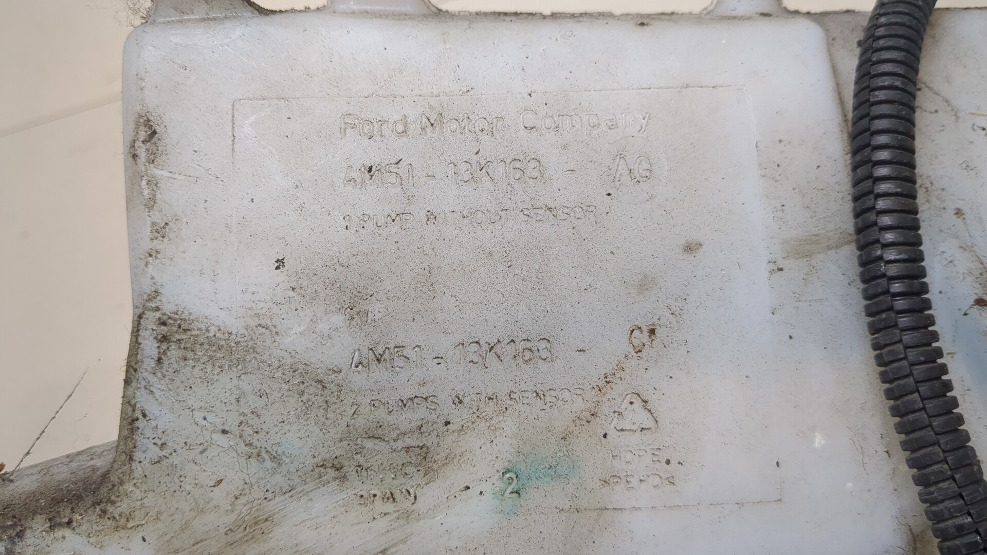 Бачок омывателя лобового стекла