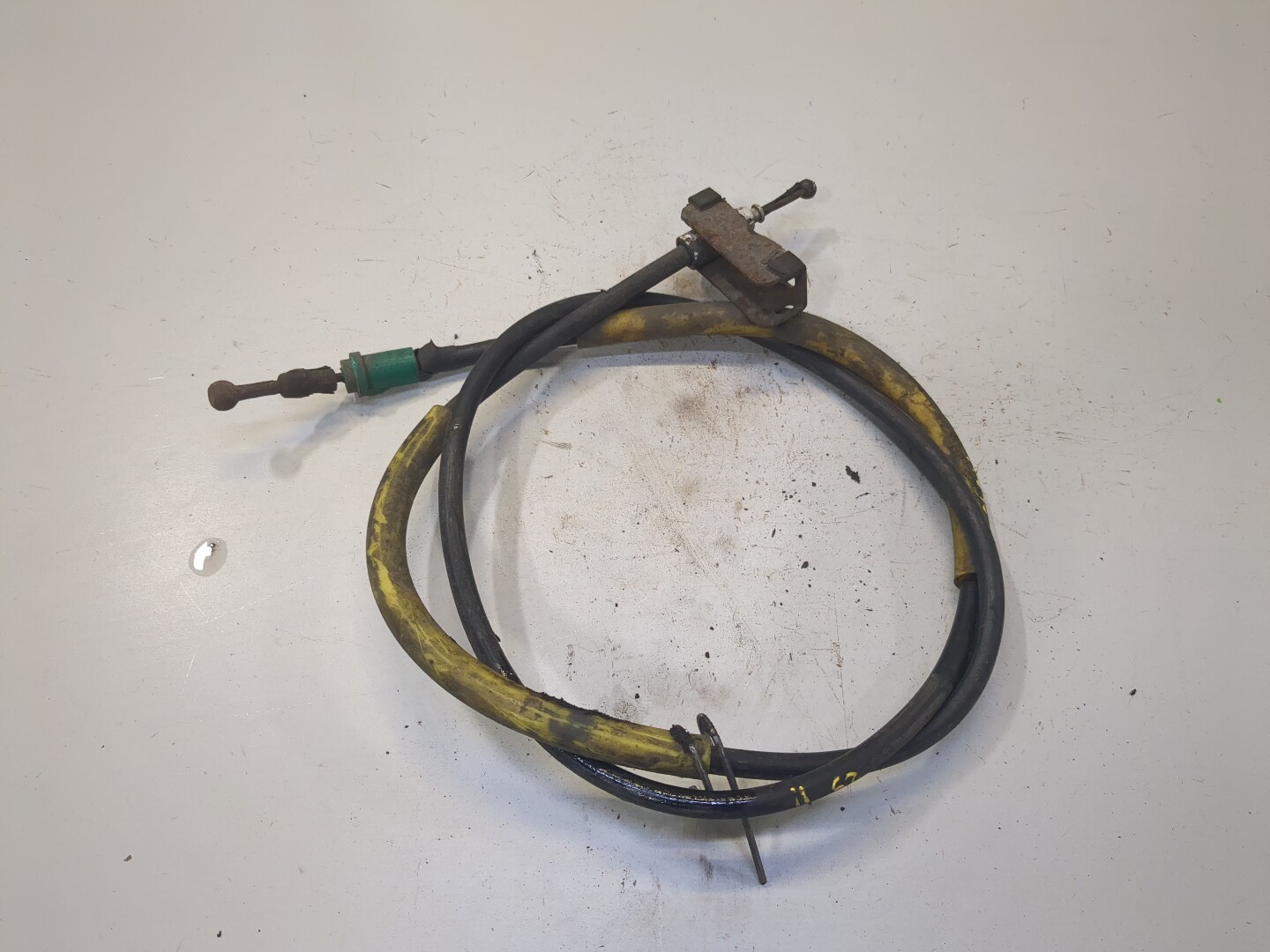 Трос стояночного тормоза