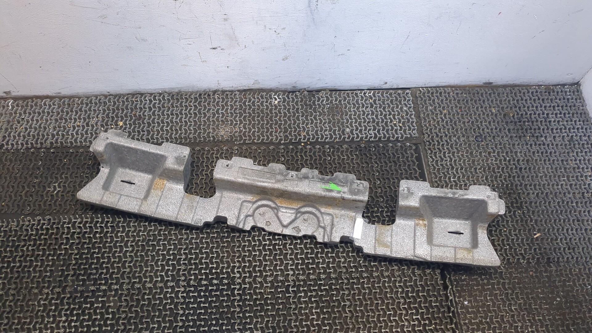 Усилитель заднего бампера