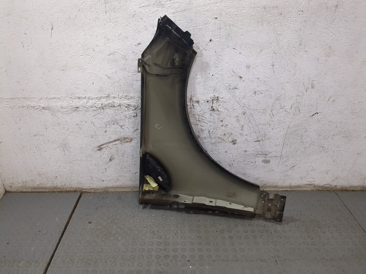 Крыло переднее левое