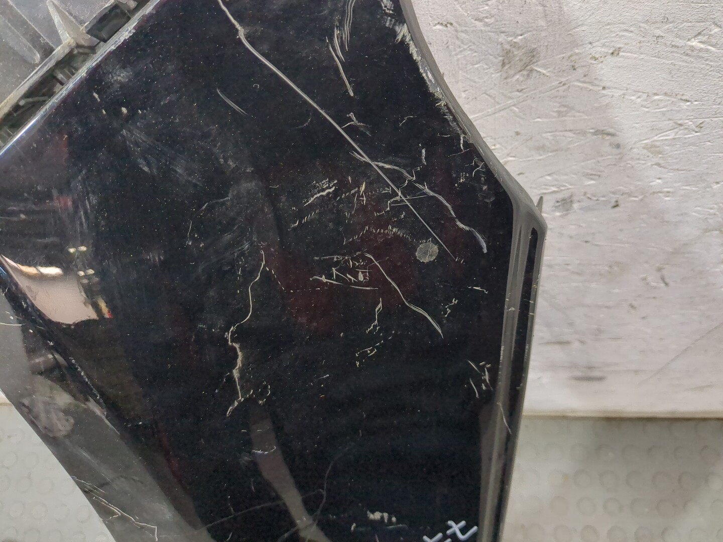 Крыло переднее левое