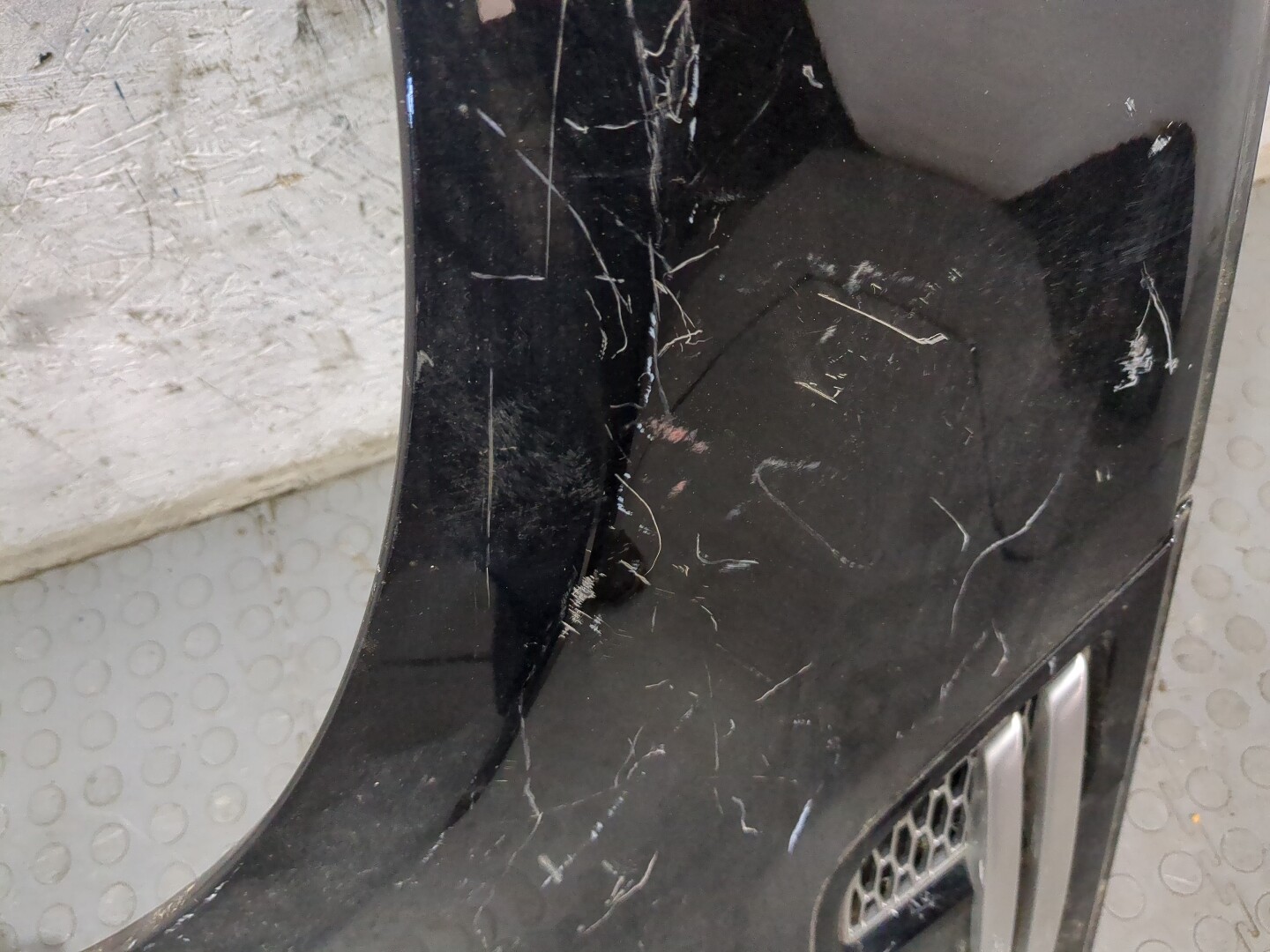 Крыло переднее левое