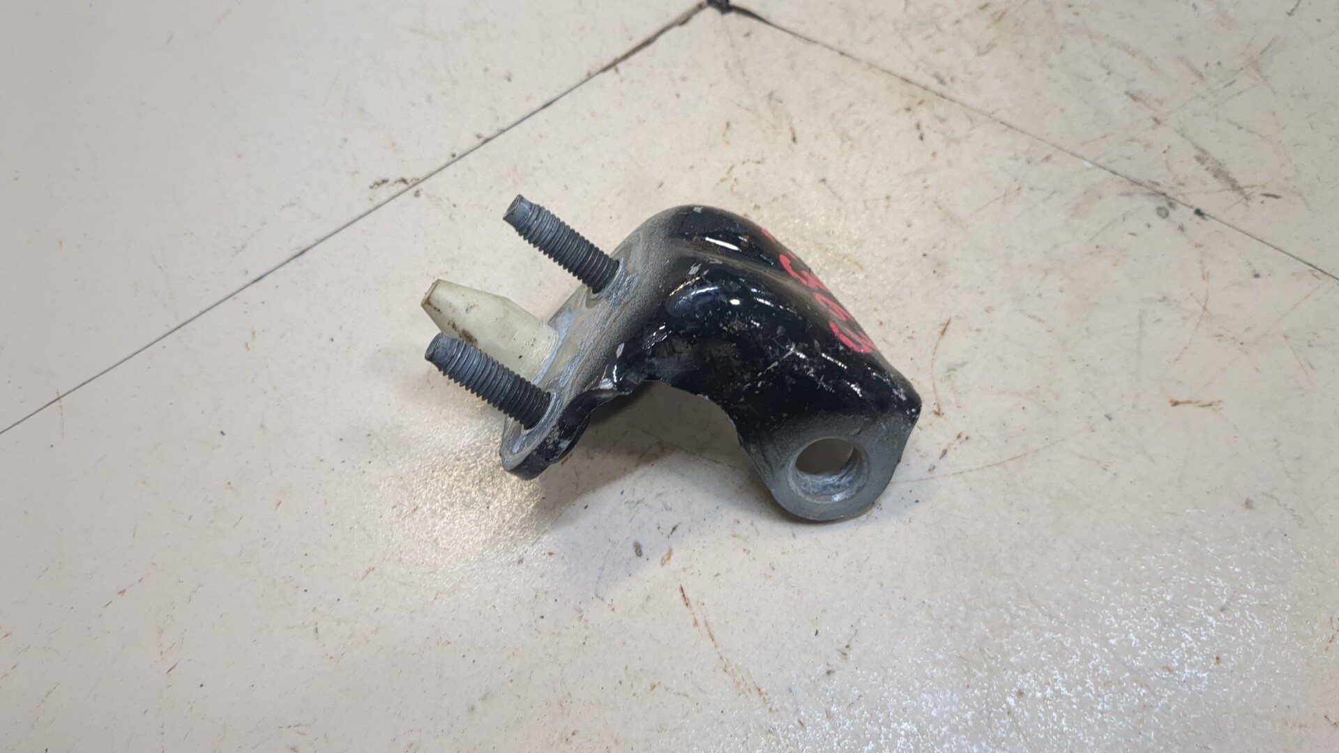 Петля двери