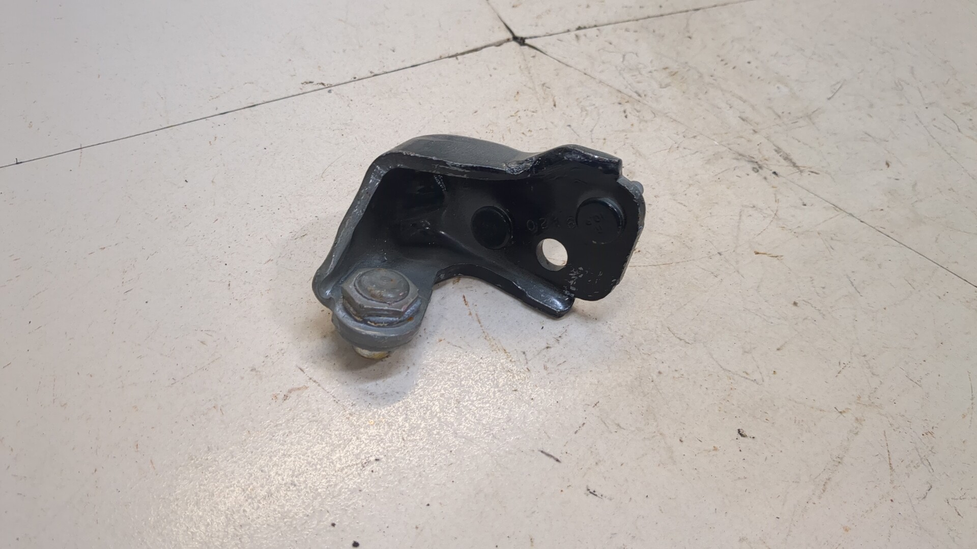 Петля двери