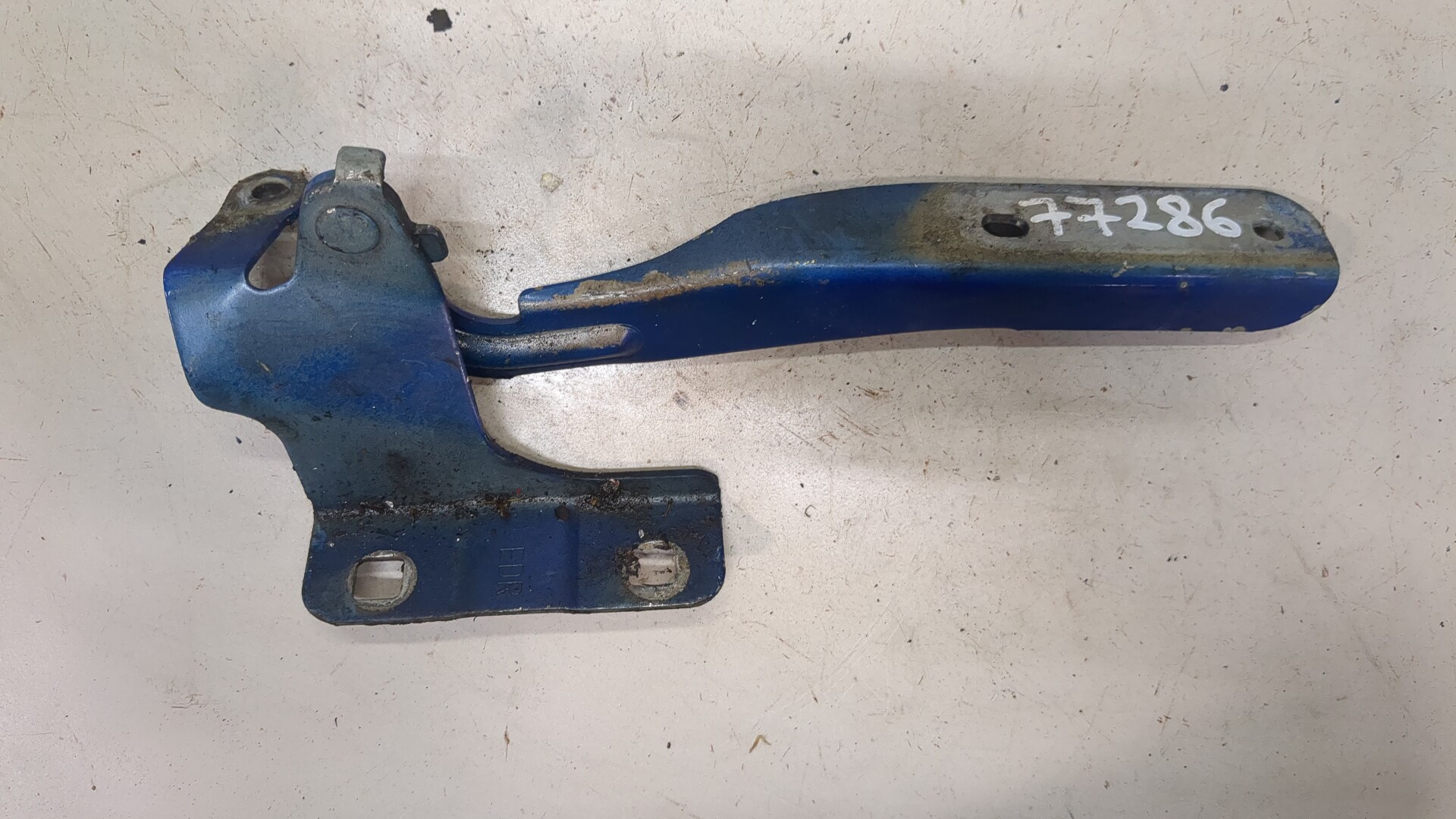 Петля капота правая