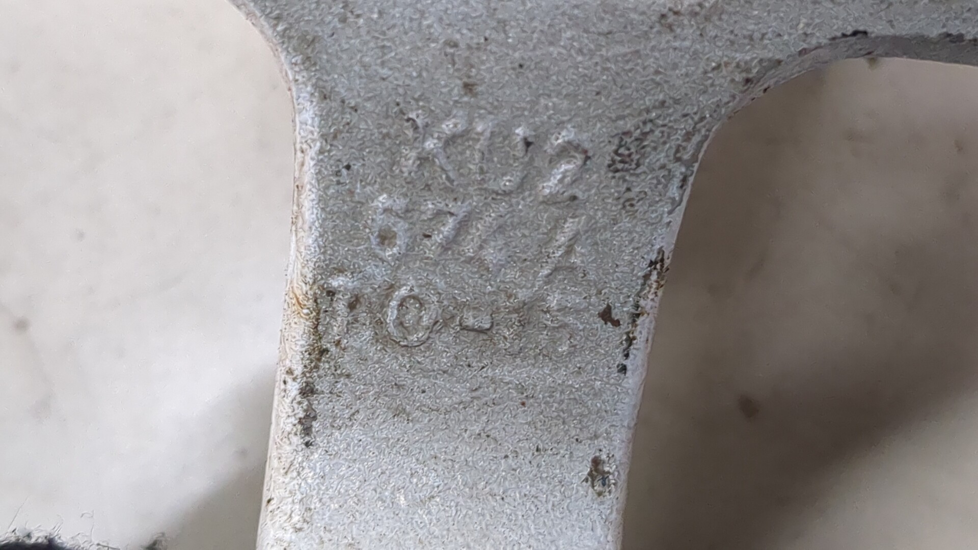 Петля двери