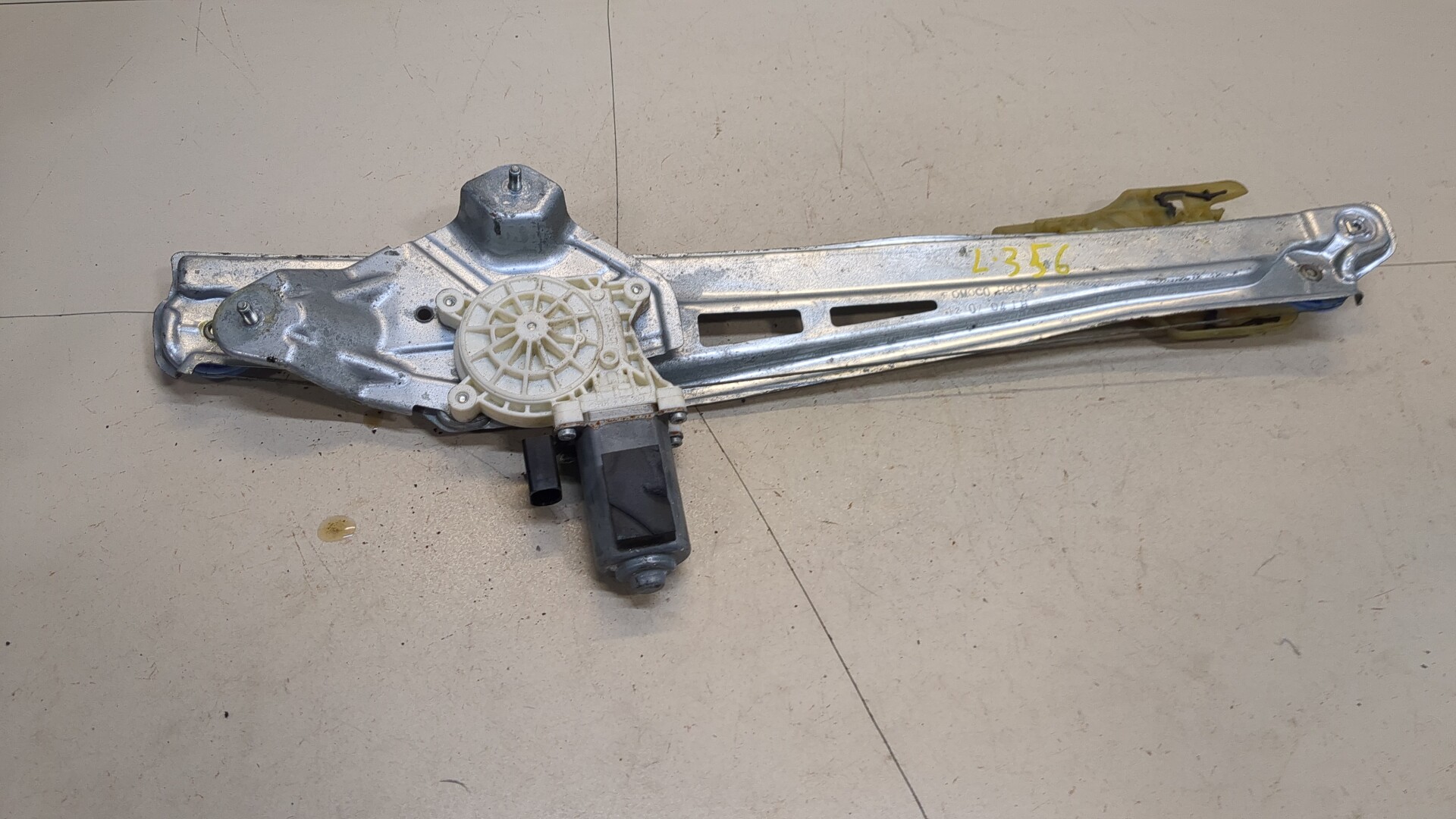 Стеклоподъемник электр. задний левый