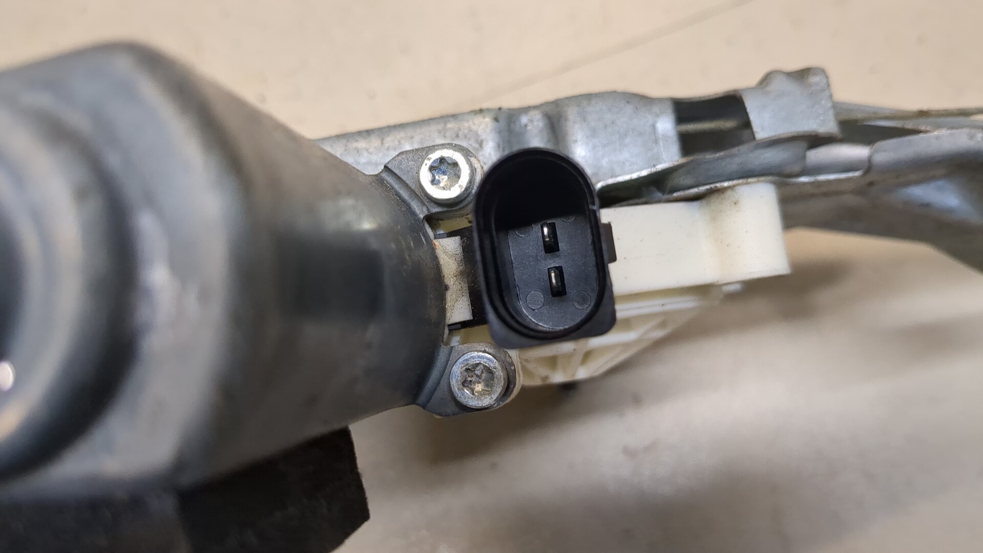 Стеклоподъемник электр. задний левый