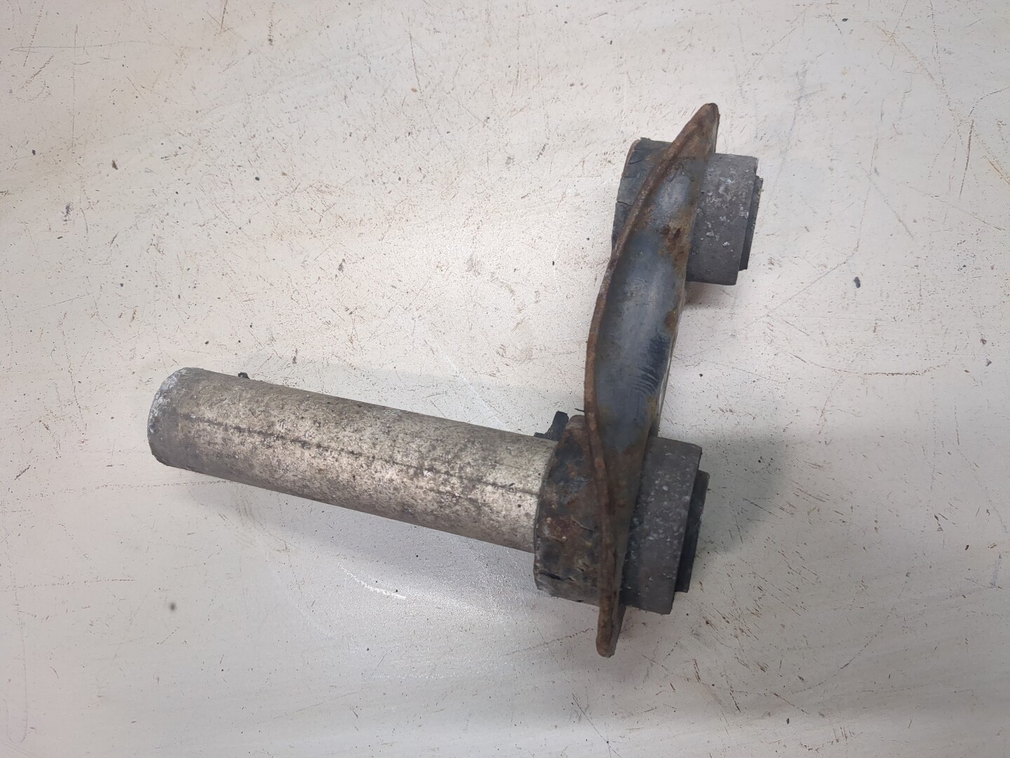 Рычаг задний левый