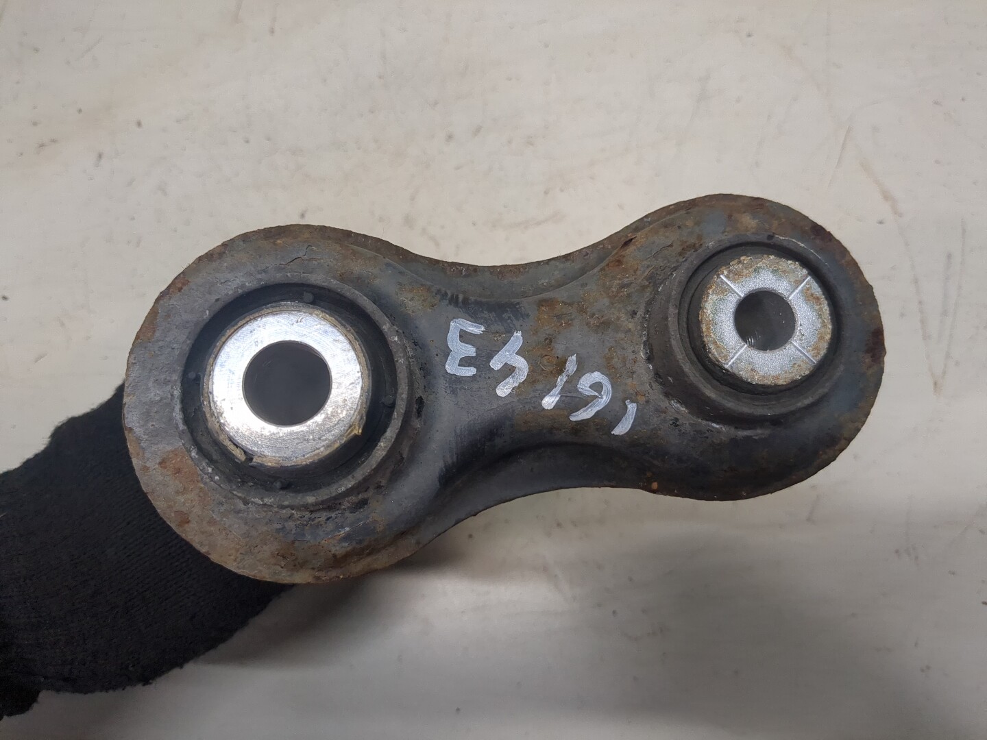 Рычаг задний левый