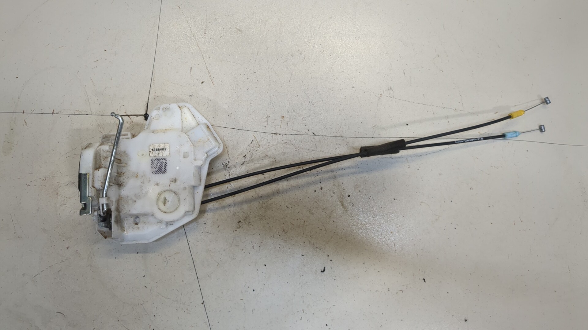 Замок двери передней правой