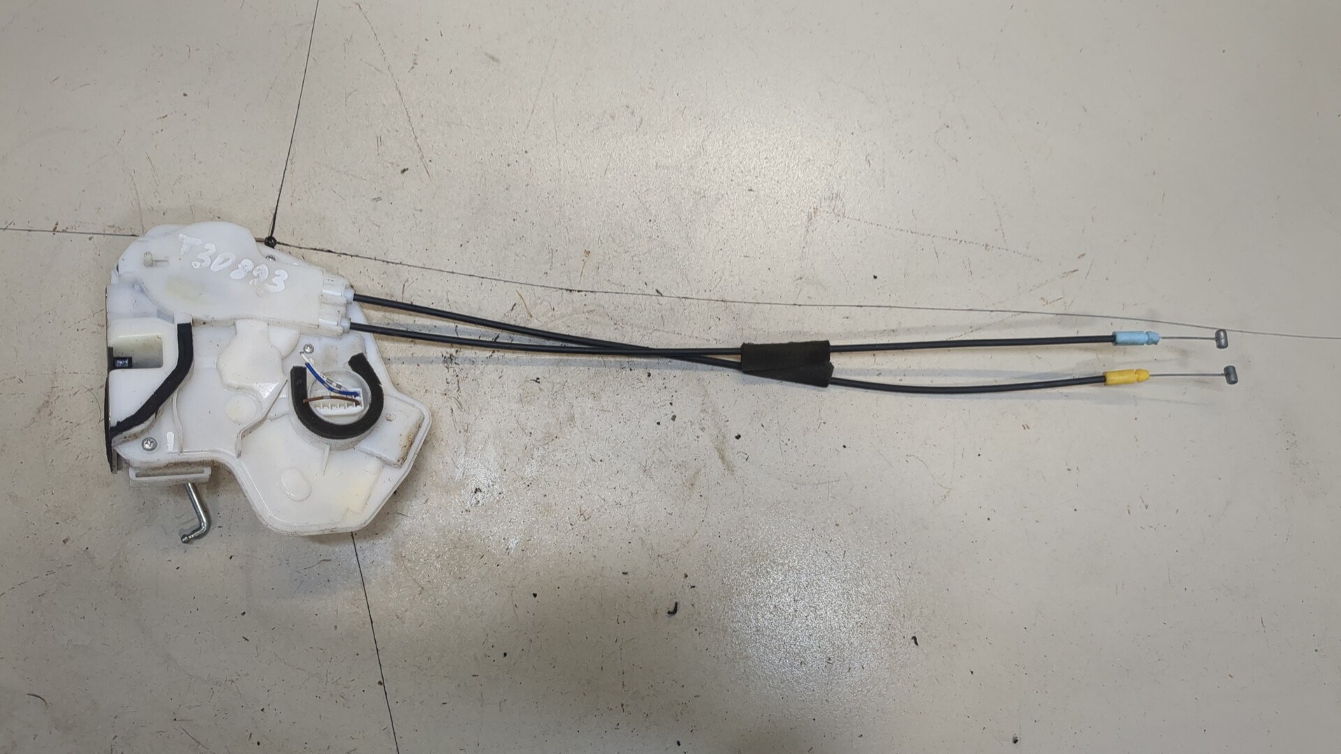 Замок двери передней правой