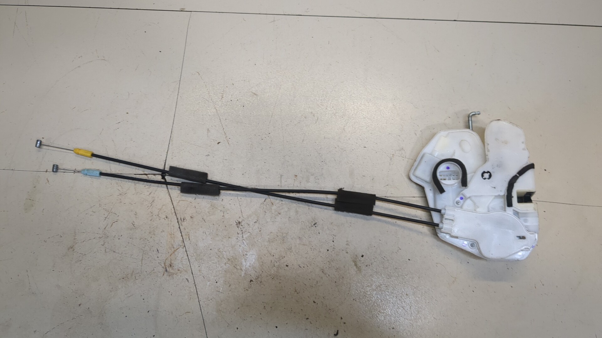 Замок двери задней правой