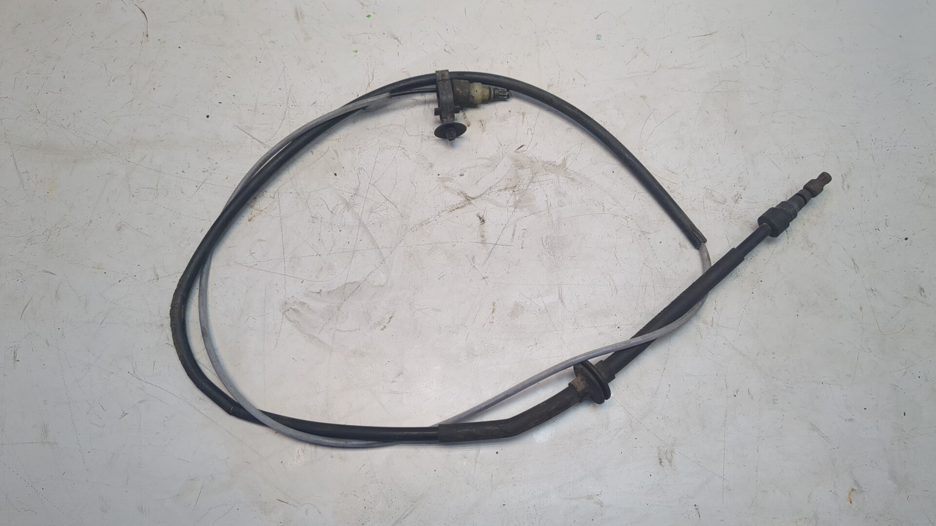 Трос стояночного тормоза