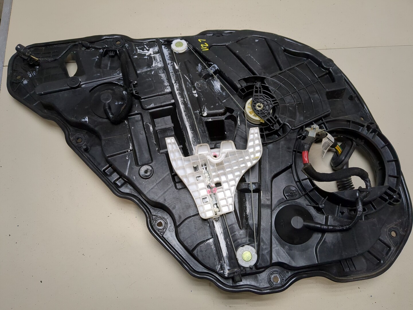 Стеклоподъемник электр. задний правый