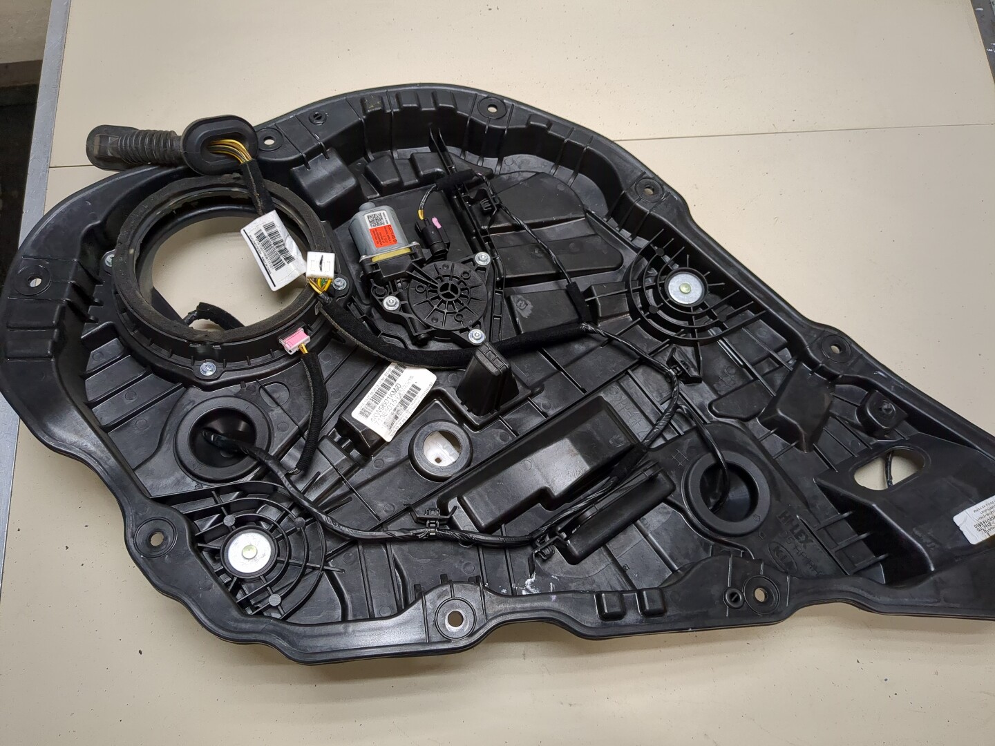 Стеклоподъемник электр. задний правый