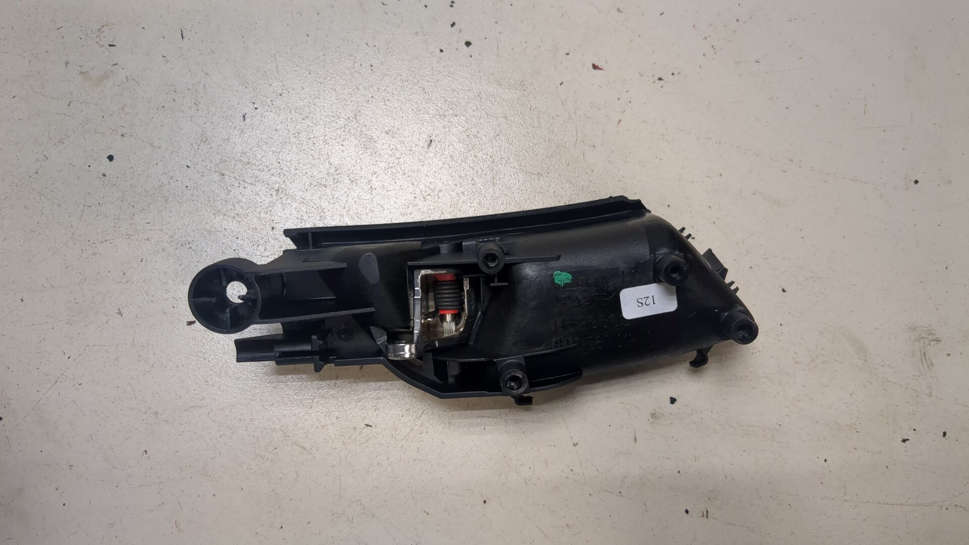 Ручка двери передней внутренняя левая