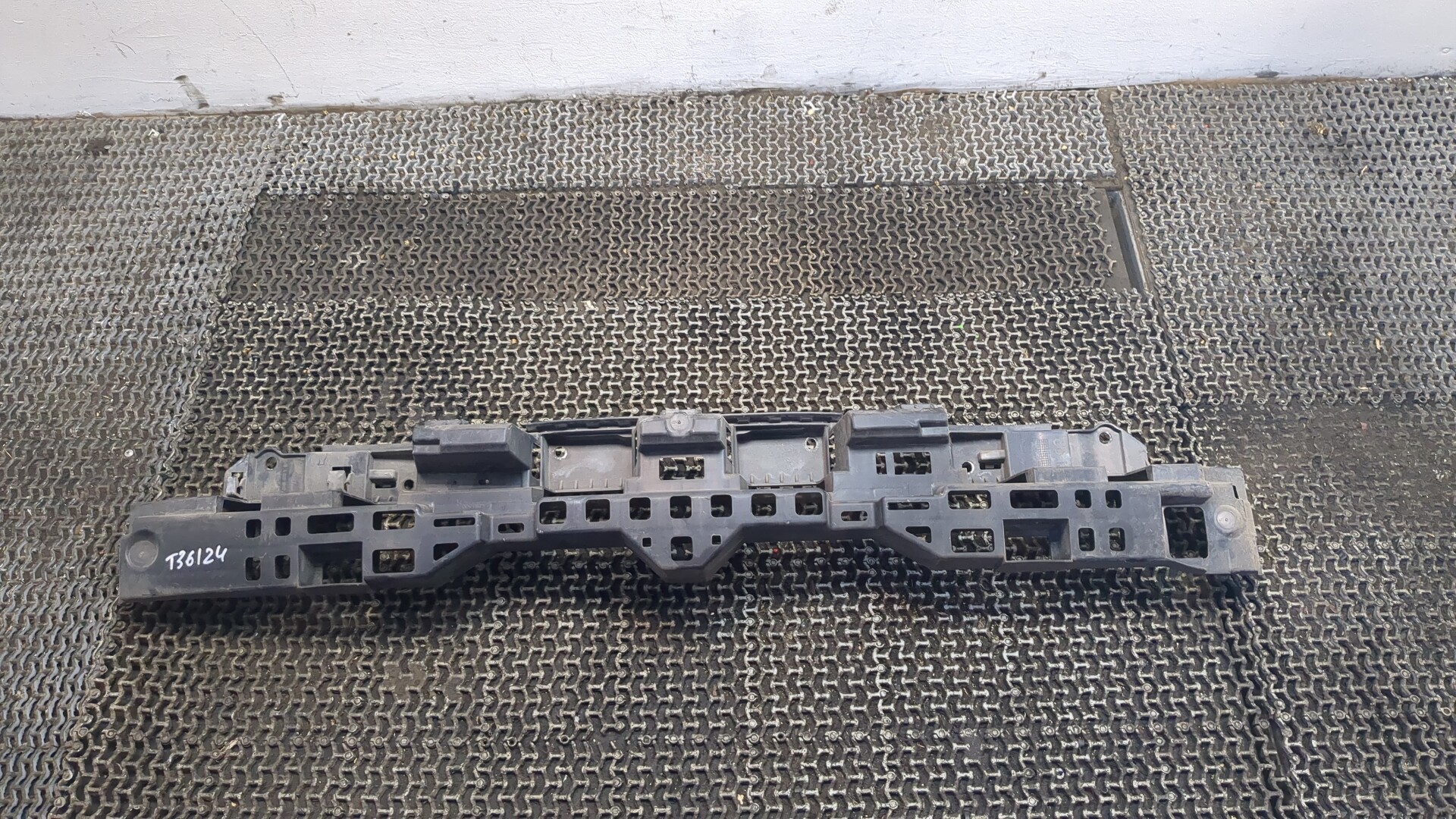 Усилитель заднего бампера