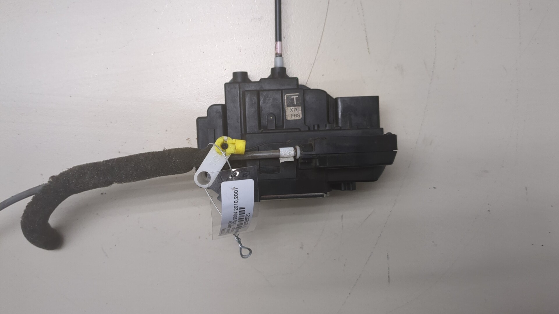 Замок двери передней правой