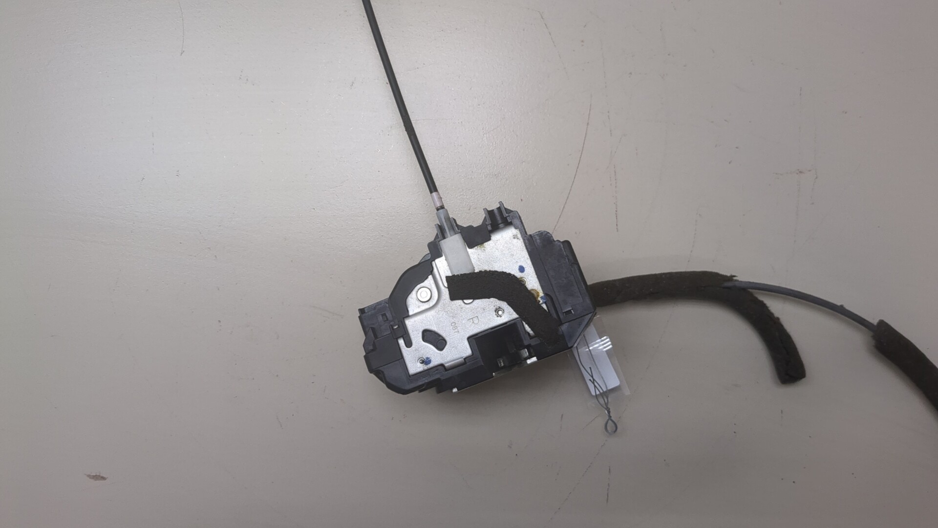 Замок двери передней правой