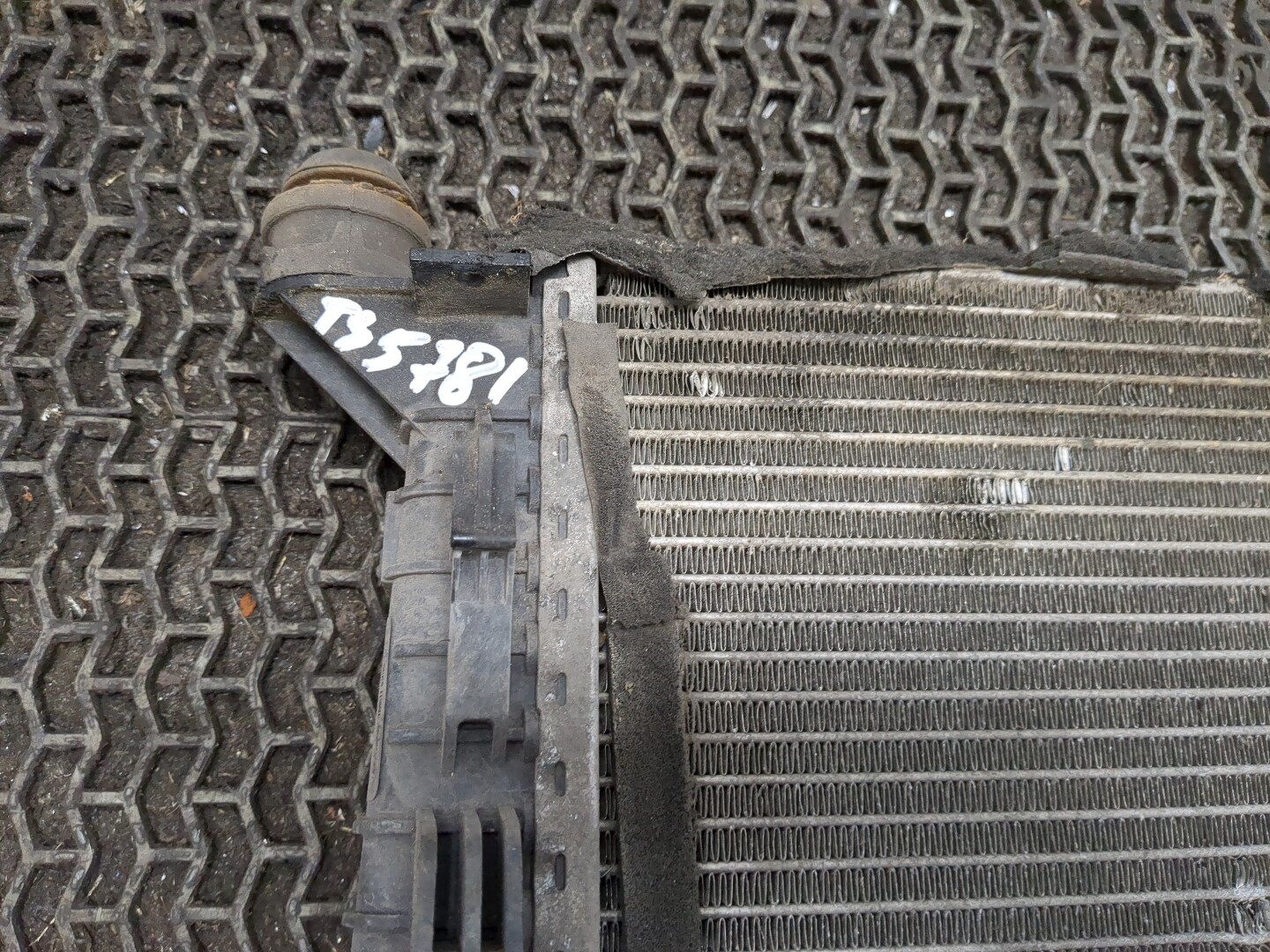 Радиатор охлаждения двигателя основной