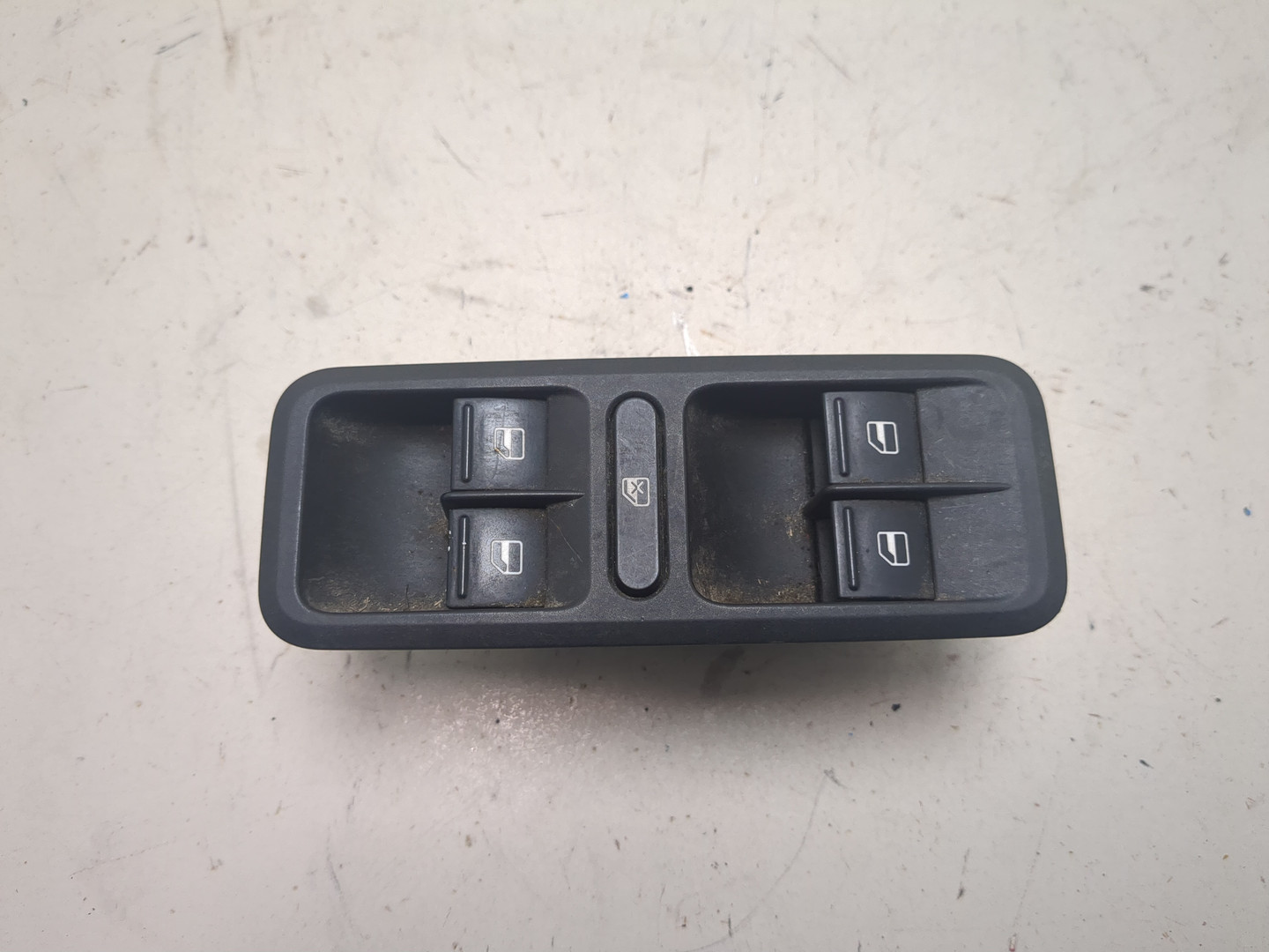 Кнопка стеклоподъемника