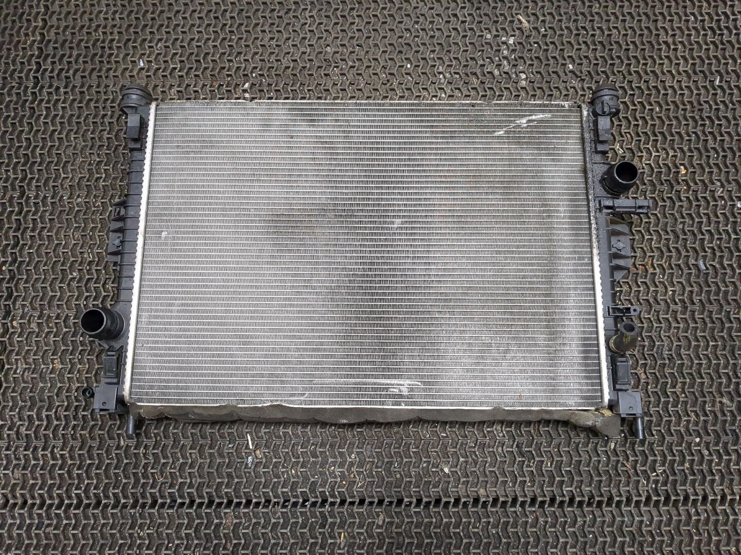 Радиатор охлаждения двигателя основной