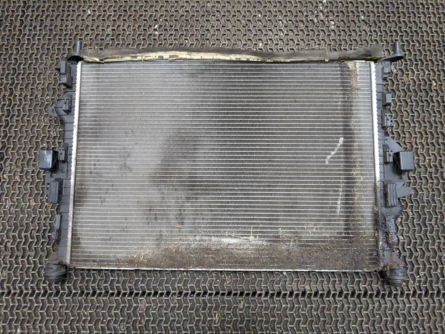 Радиатор охлаждения двигателя основной
