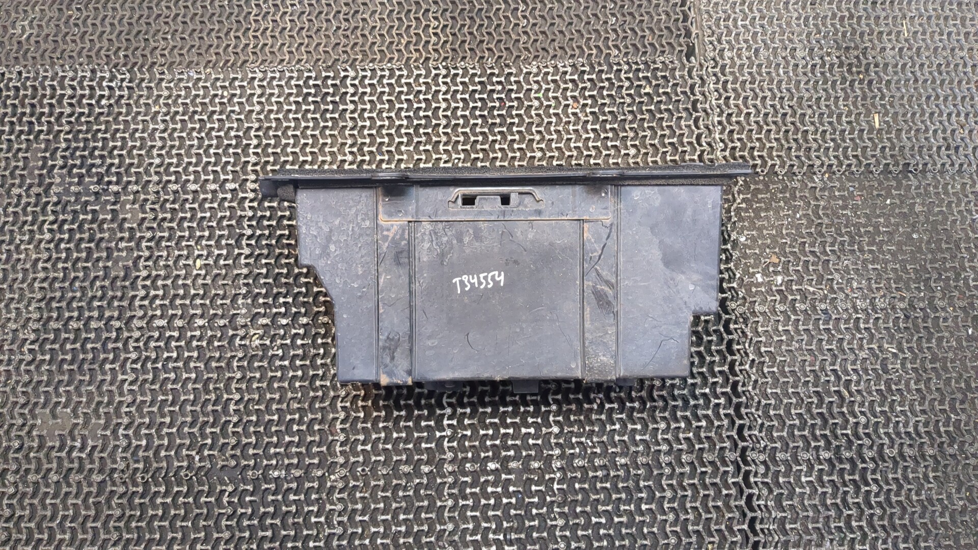 Площадка под аккумулятор (АКБ)