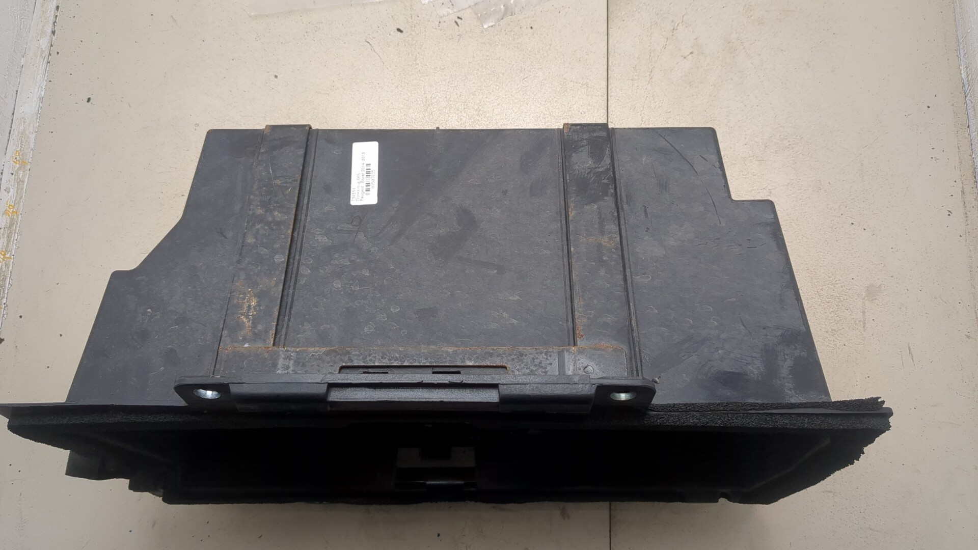 Площадка под аккумулятор (АКБ)