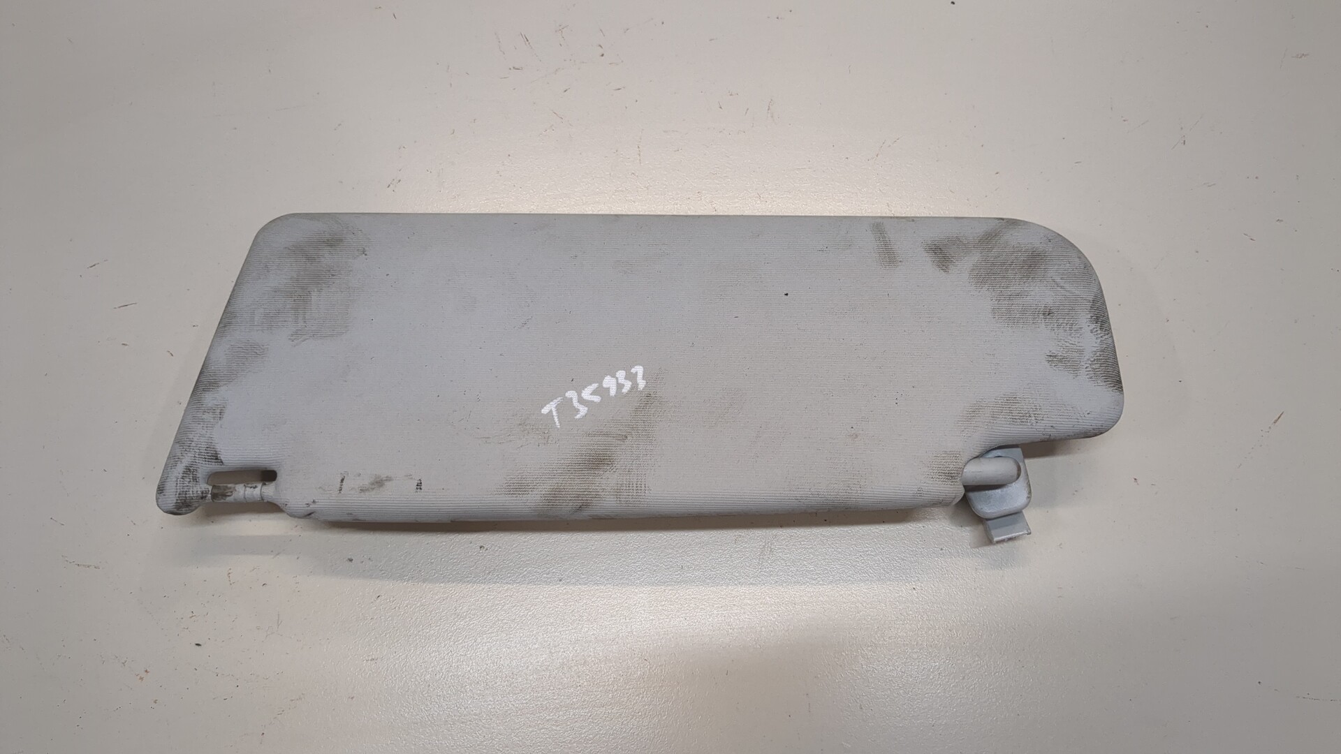 Козырек солнцезащитный